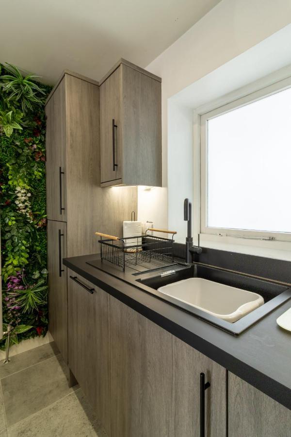 Jucuzzi Bath. Japanese Toilet. Belfast City Centre. Bagian luar foto